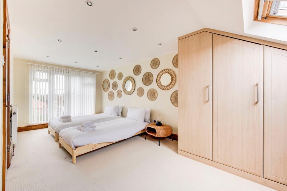 GuestReady - Big 4BR by Horsenden Hill Park House in Wembley