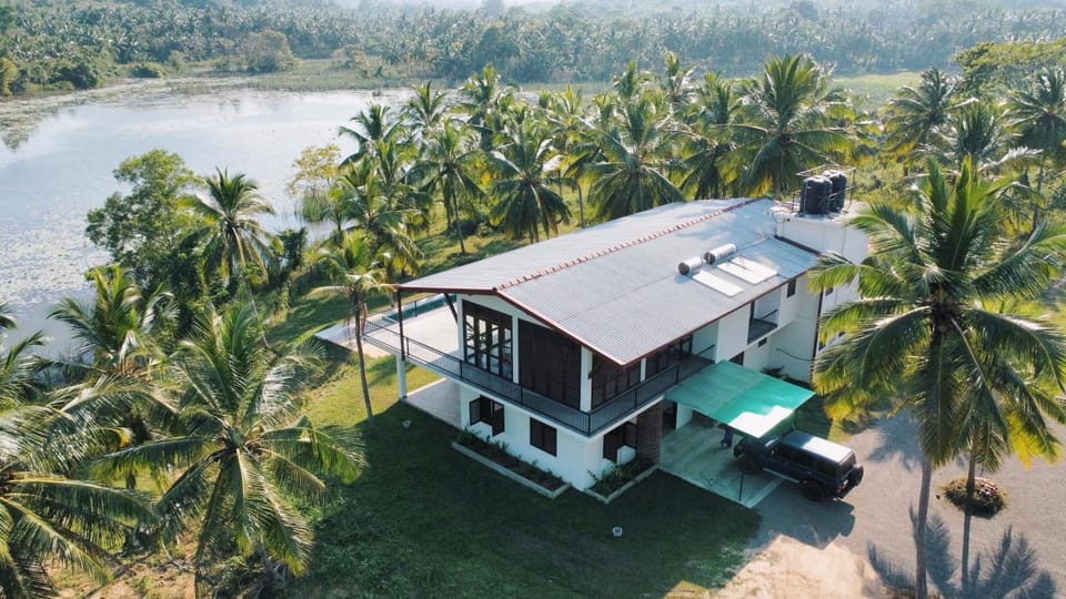 Property building, Spring, Day, Natural landscape, Garden, View (from property/room), Garden view, Lake view, River view, Swimming pool, Breakfast