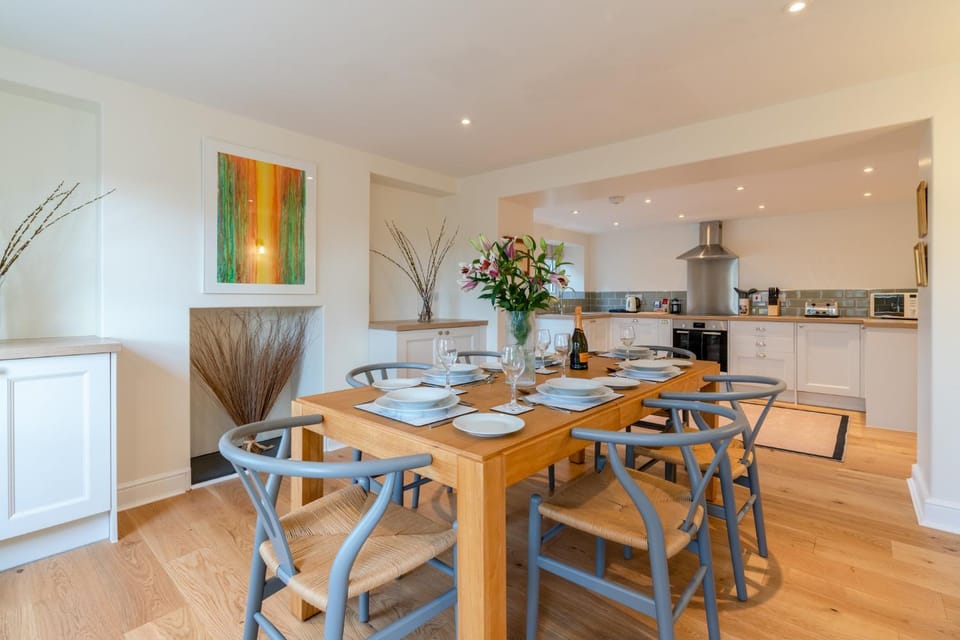Coffee/tea facilities, Dining area, minibar, pet friendly, stove, kitchen