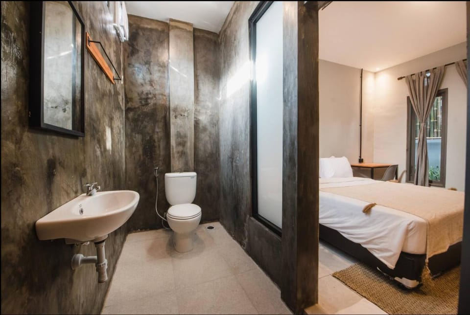 Shower, Toilet, Bed, Bathroom, Photo of the whole room, Bedroom