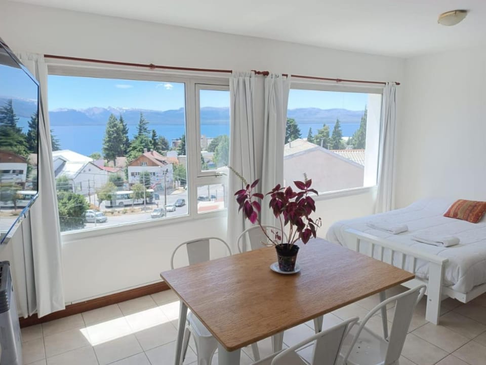 Departamentos con vista al Lago Apartment in San Carlos Bariloche