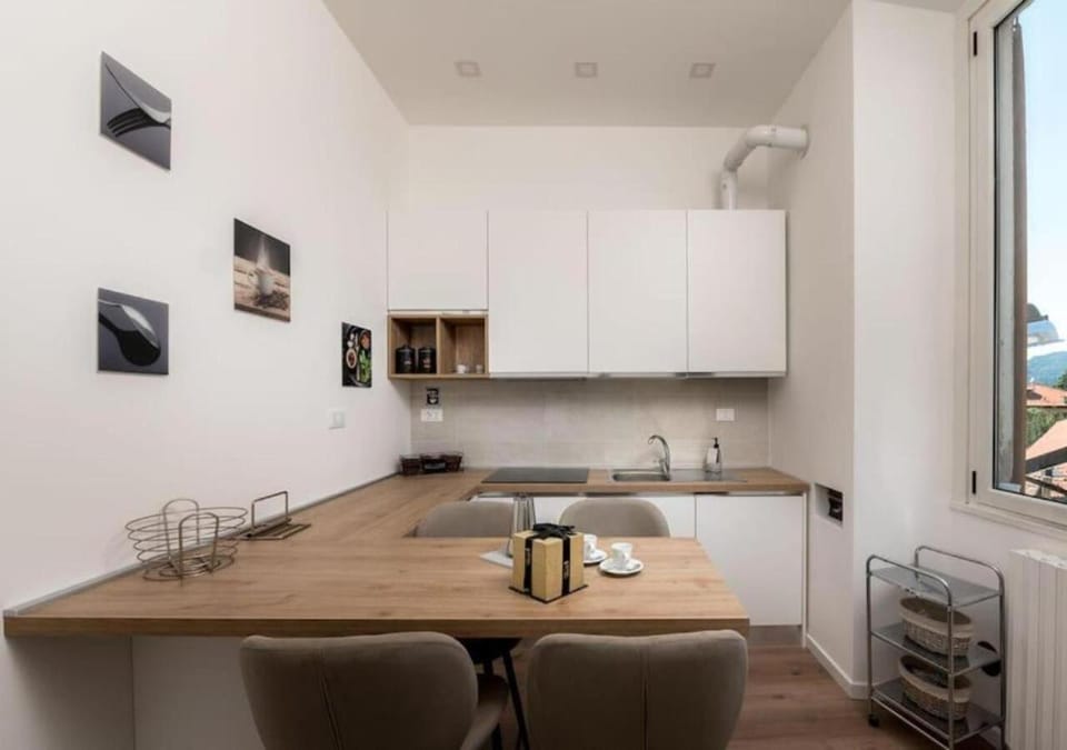 Kitchen or kitchenette, Dining area, stove