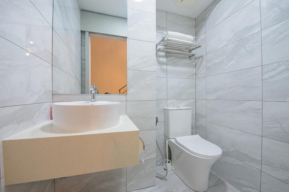 Bathroom, towels