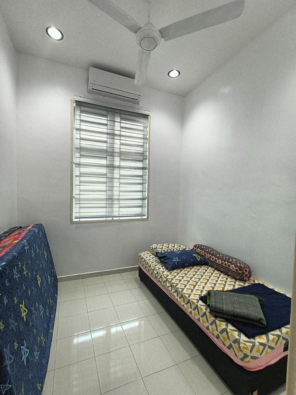 Bed, Photo of the whole room, Bedroom, air conditioner
