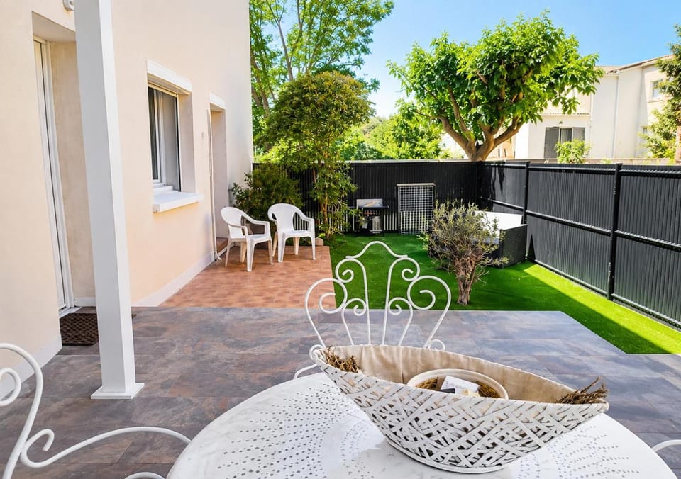 Villa climatisée, proche mer, 2 grands appartements indépendants, parking, WIFI House in Agde