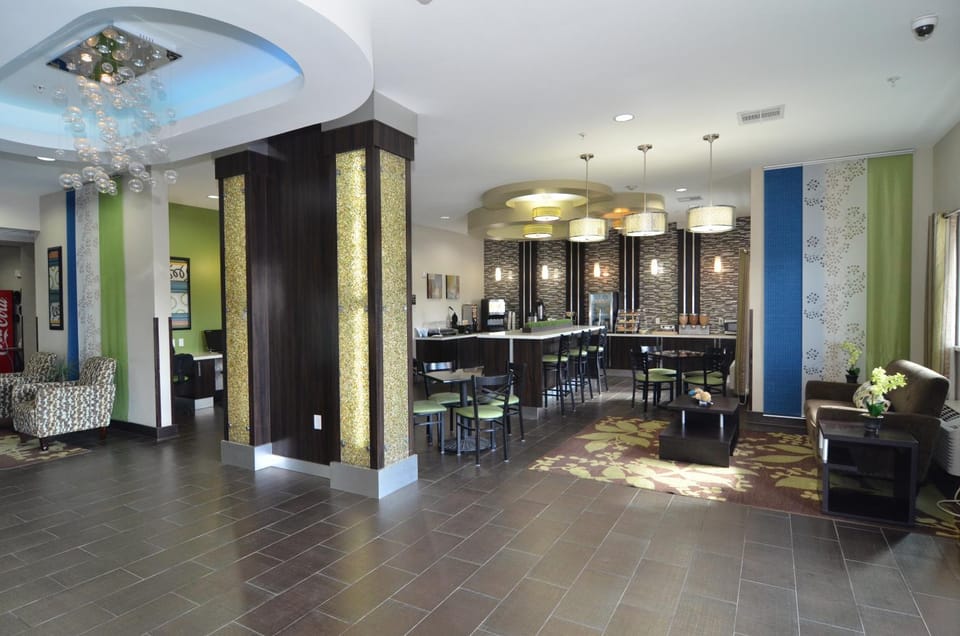 Quality Inn & Suites Kenedy - Karnes City Hotel in Kenedy