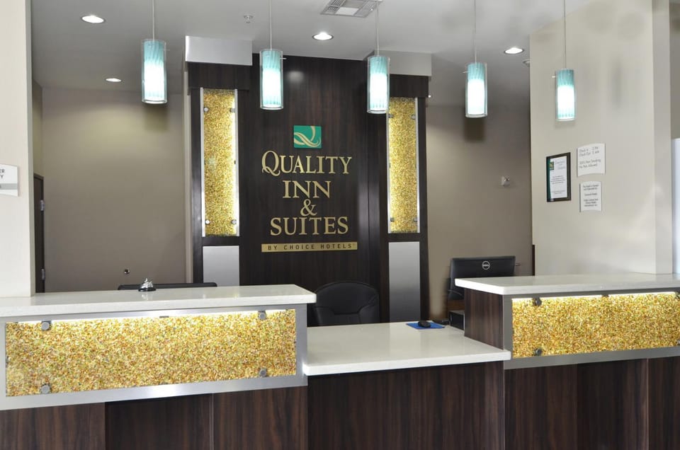 Quality Inn & Suites Kenedy - Karnes City Hotel in Kenedy