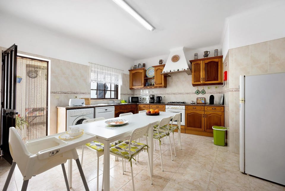 Property building, Kitchen or kitchenette, Living room