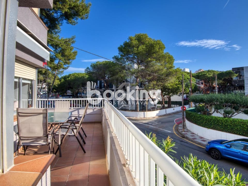 Day, Balcony/Terrace, Street view