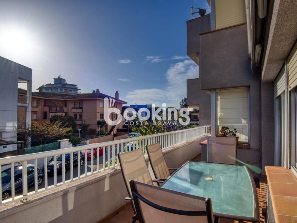 Property building, Day, View (from property/room), Balcony/Terrace