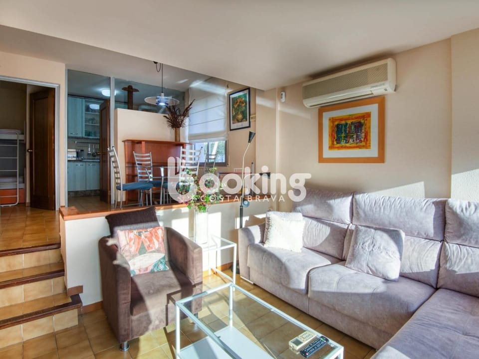 Living room, Seating area, air conditioner