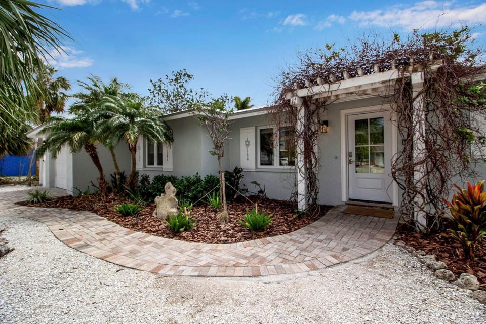 Blissful Bungalow House in Holmes Beach