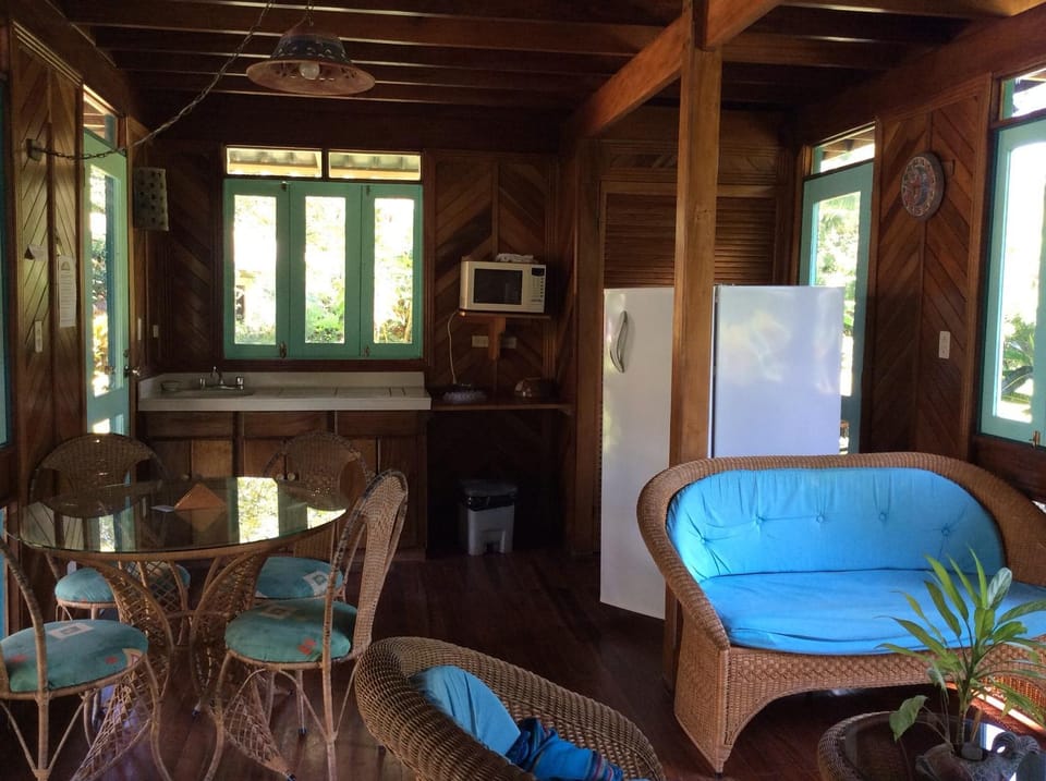 TV and multimedia, Kitchen or kitchenette, Living room, Seating area