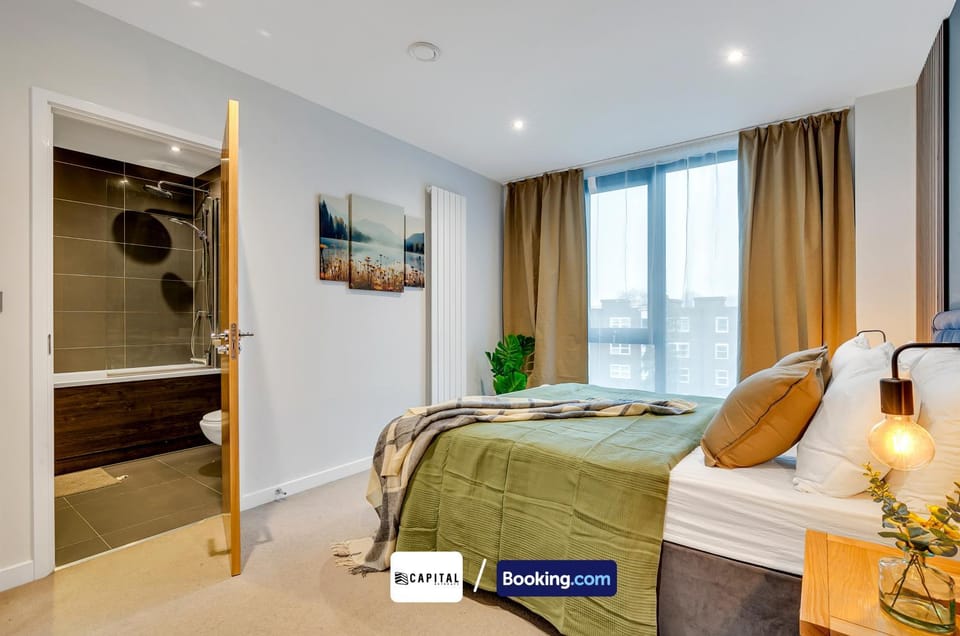 Bed, TV and multimedia, Bedroom
