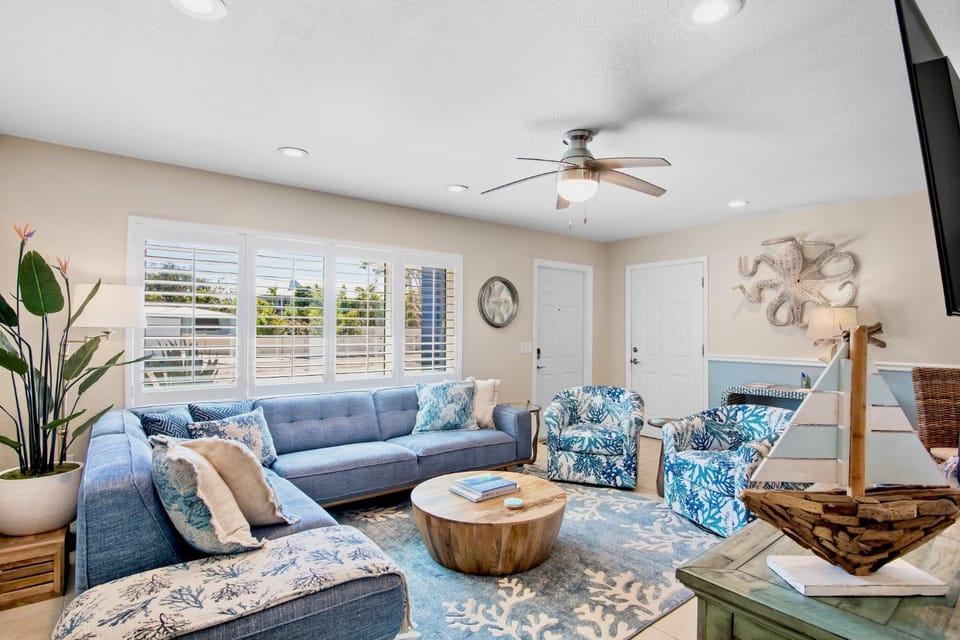 Azure House in Anna Maria Island