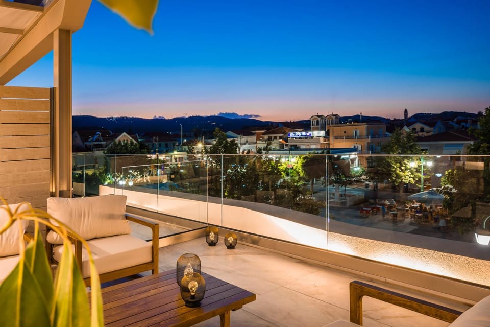Balcony/Terrace, City view, Landmark view, Mountain view