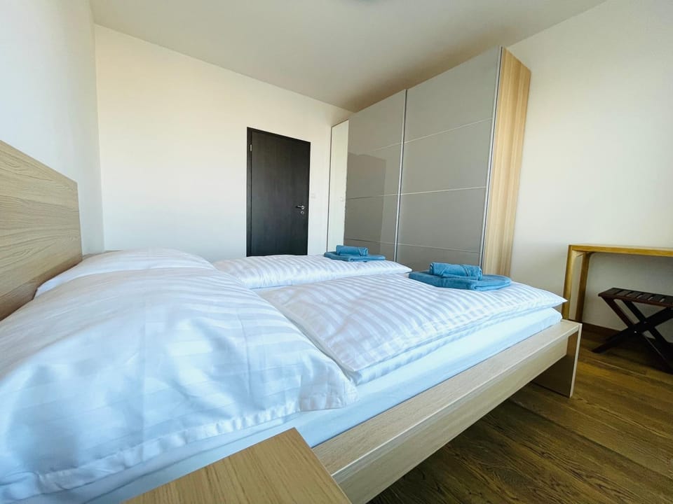 Bed, Bedroom, wardrobe