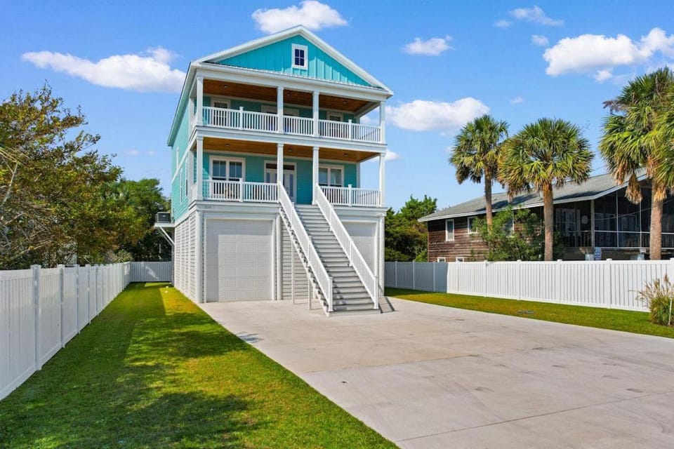 It's Nautical Nonsense Oceanview 4 bedroom, 4 bath House in South Carolina
