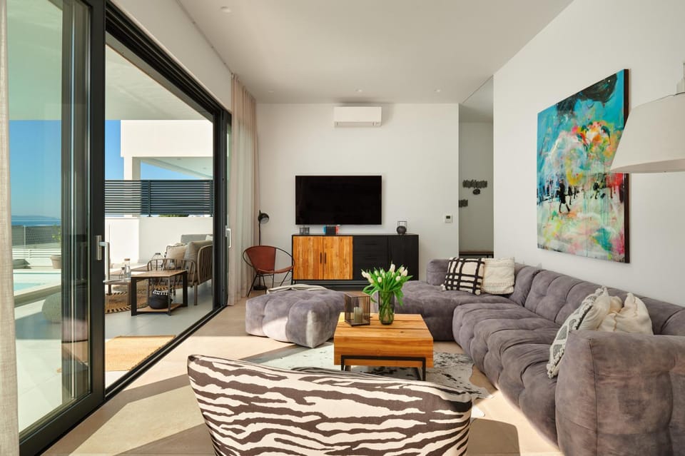 Communal lounge/ TV room, TV and multimedia, Living room
