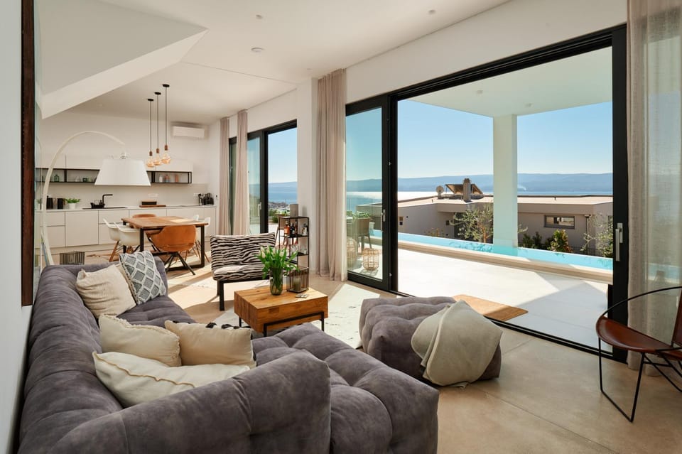 Communal lounge/ TV room, Living room, Communal kitchen, Food, Pool view, Sea view, Family