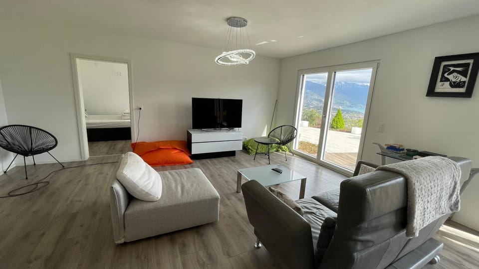 Le Chardonne - Designer's home with a stunning lake and mountain view Apartment in Fribourg, Switzerland