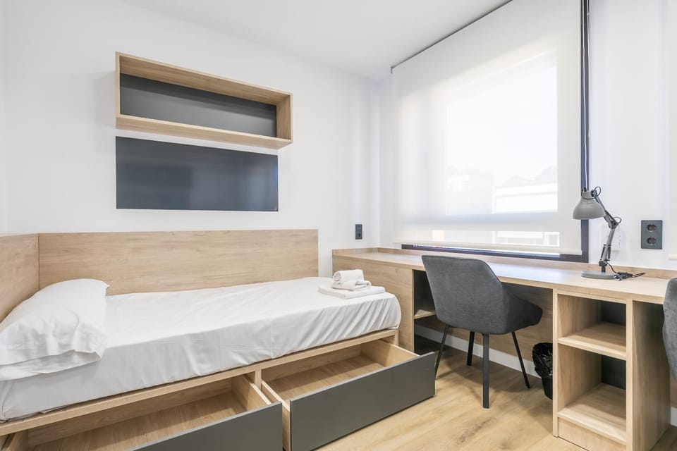 Bed, Seating area, Bedroom, towels