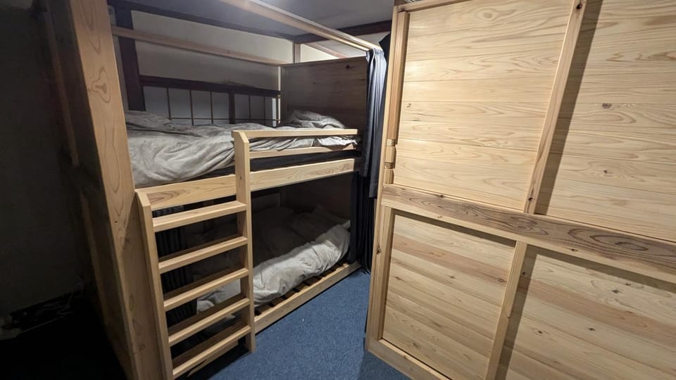 Bedroom, bunk bed