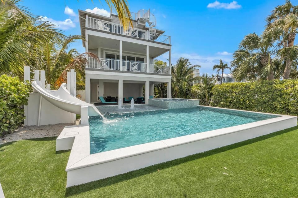 Salt Life House in Bradenton Beach