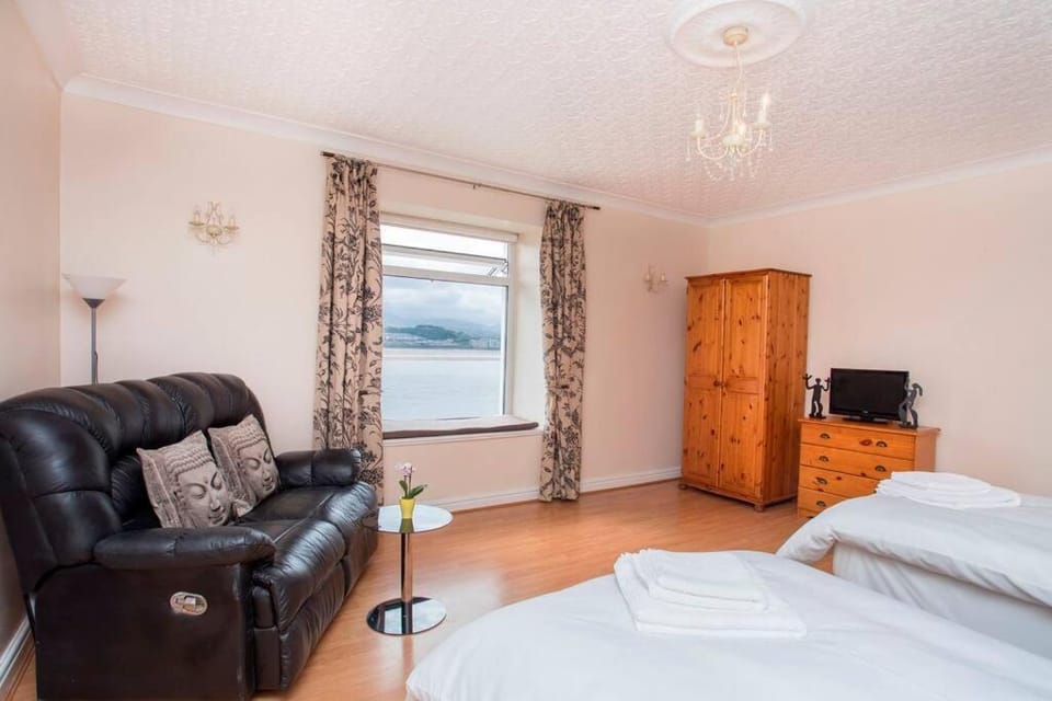 Seating area, Bedroom