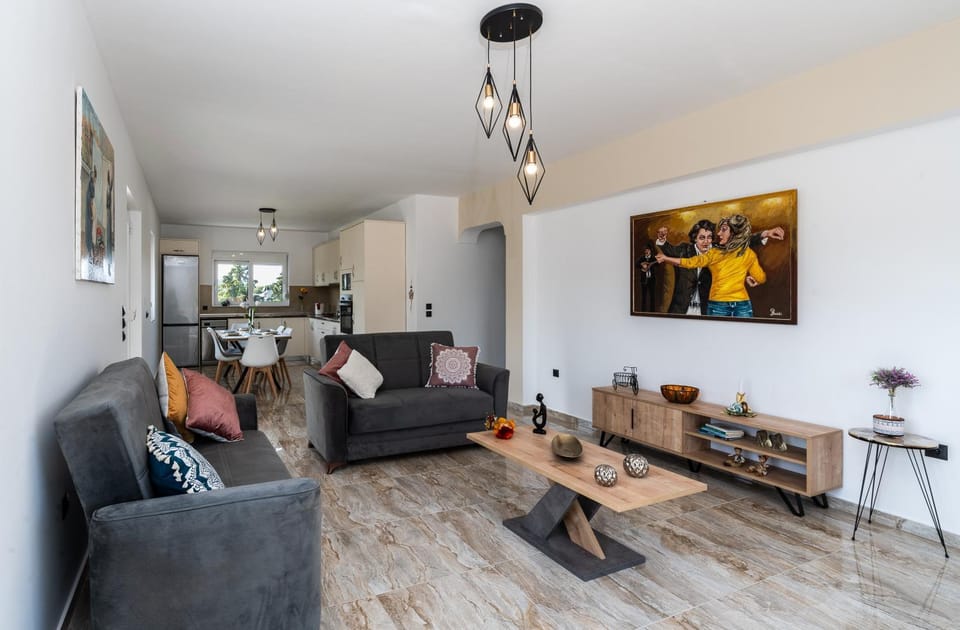 Communal lounge/ TV room, TV and multimedia, Seating area