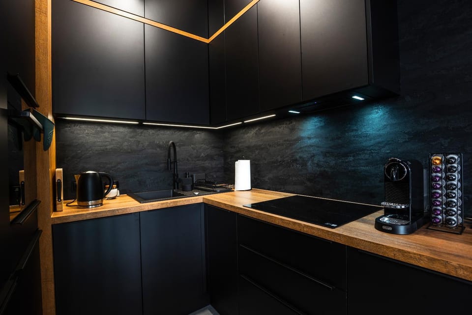 Coffee/tea facilities, Kitchen or kitchenette, minibar, stove