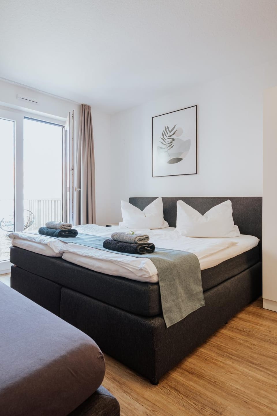 Bed, Living room, Photo of the whole room, Seating area, Bedroom
