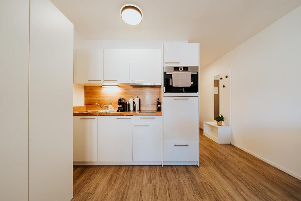 Coffee/tea facilities, Kitchen or kitchenette, dishwasher, oven, stove, toaster
