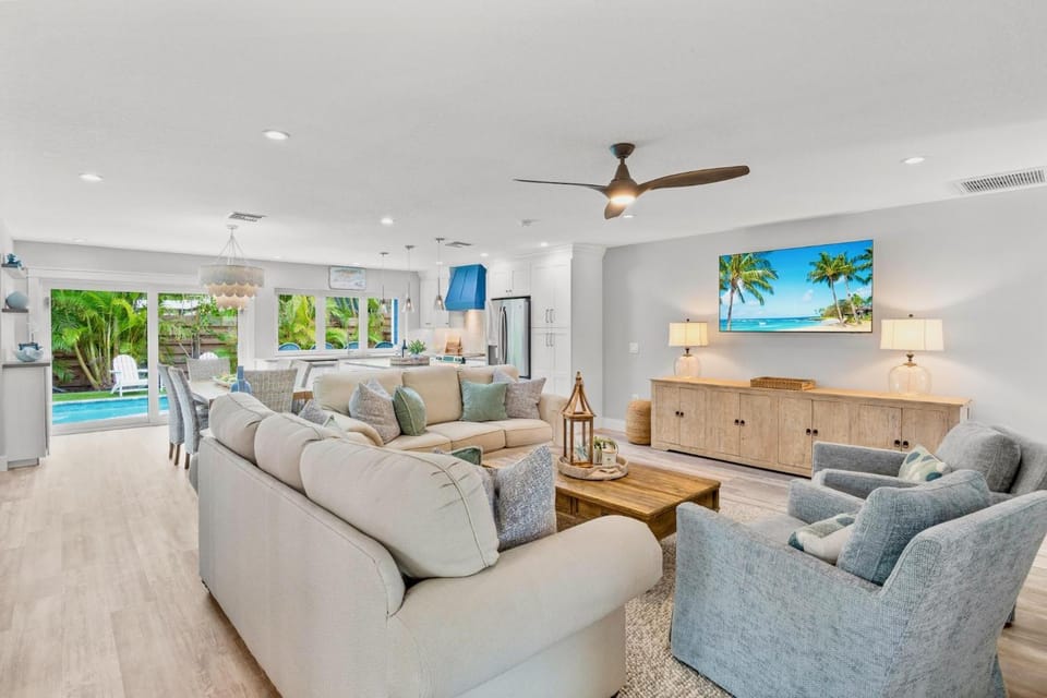 Blue Oasis East House in Holmes Beach
