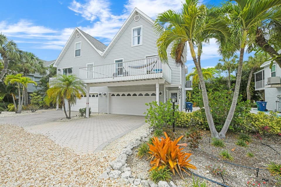 Saltwater Palms House in Holmes Beach