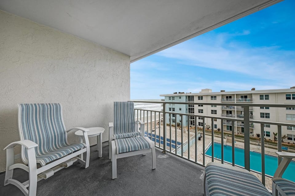 Top Floor Ocean and Pool Views located on No-Drive Beach with 2 Complex Pools House in Edgewater