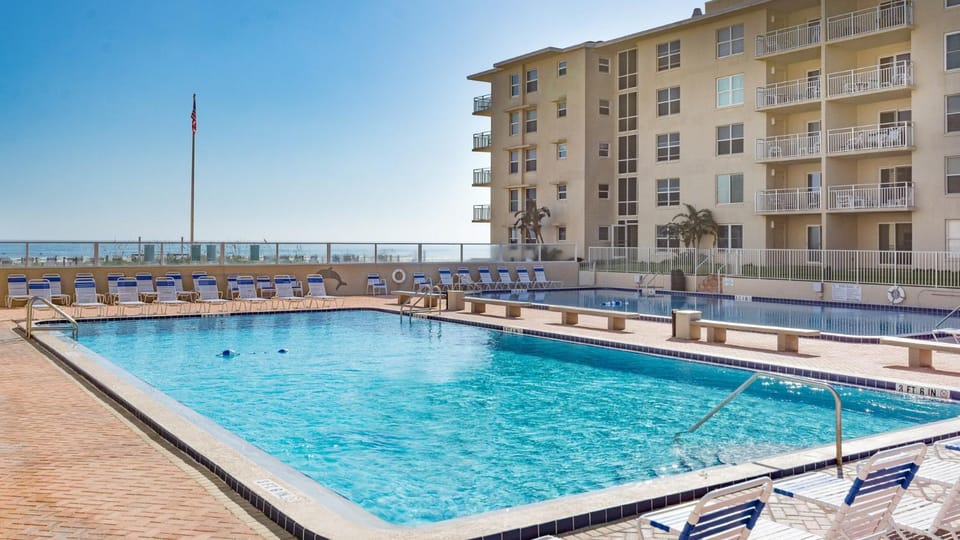 Top Floor Ocean and Pool Views located on No-Drive Beach with 2 Complex Pools House in Edgewater