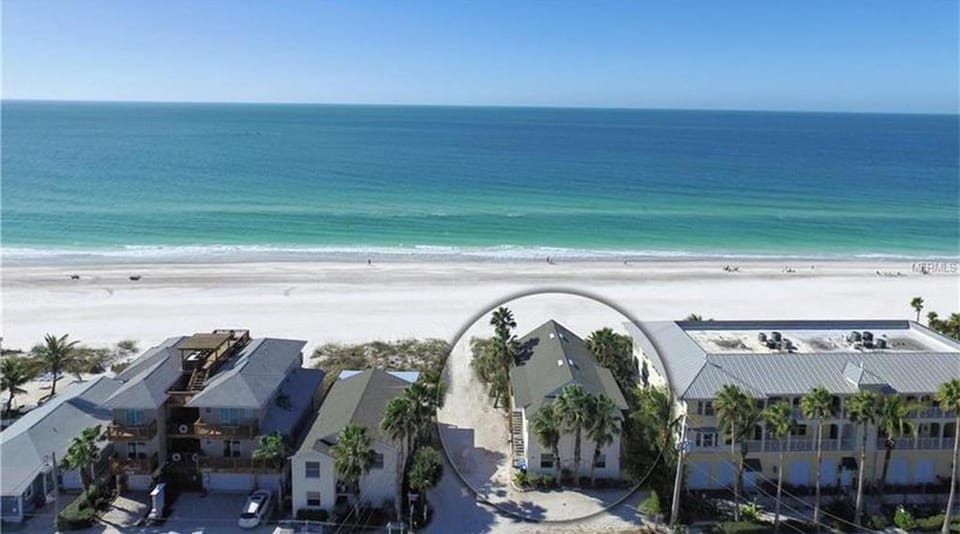 Captain Rons Beach Pad Apartment in Bradenton Beach