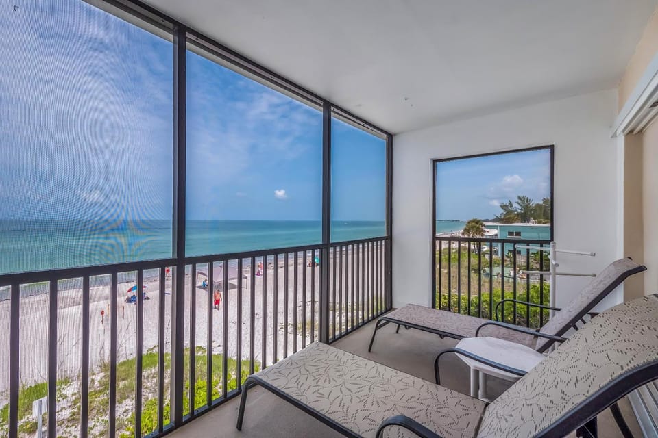 Sunset Terrace 209 Apartment in Bradenton Beach
