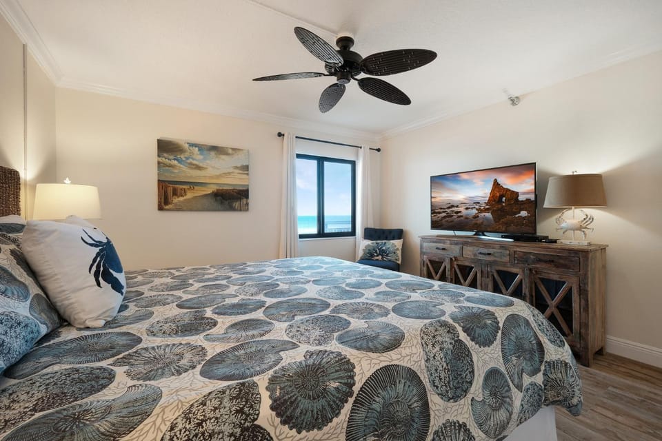 Oceanfront with pool & beach access located on the no-drive beach! House in Florida
