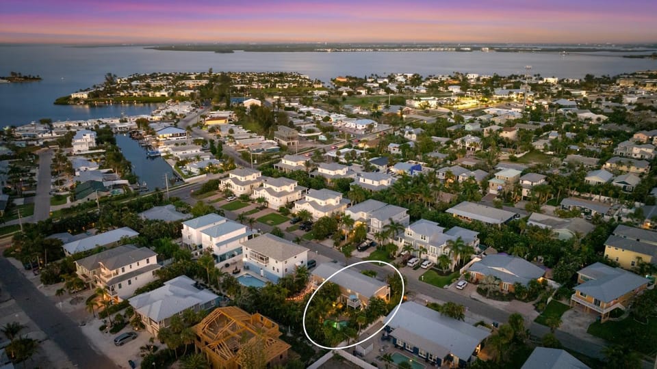 Pineapple Palms House in Holmes Beach