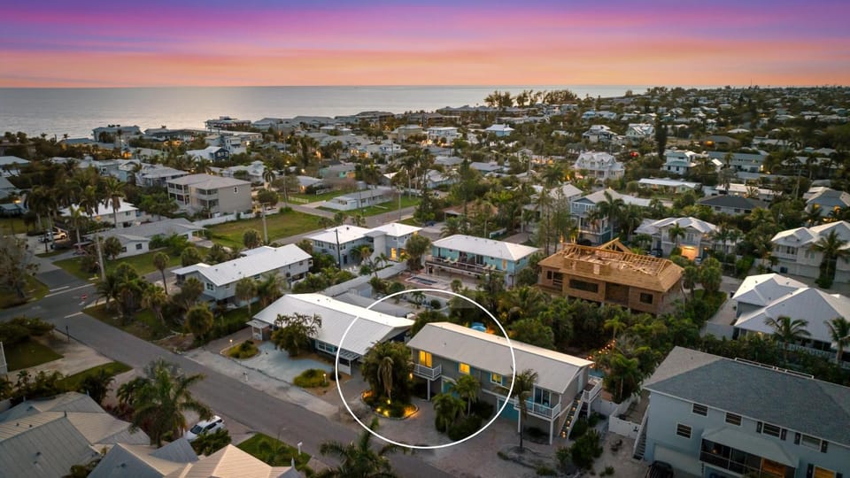 Pineapple Palms House in Holmes Beach