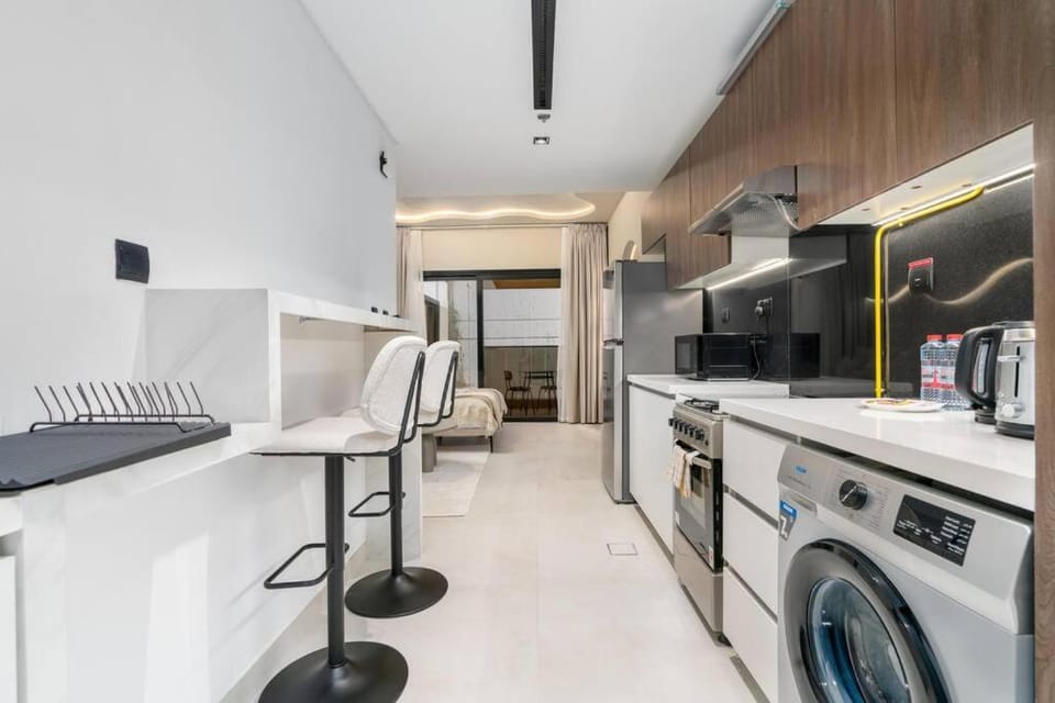 150Mbps WiFi · Rooftop Pool · Studio Apartment in Dubai