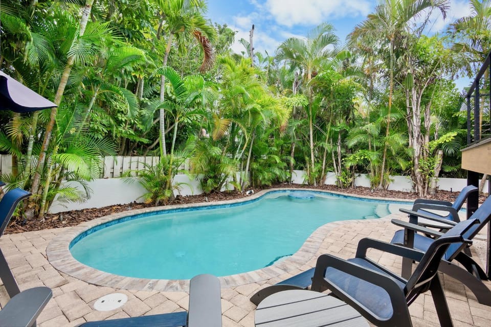 Day, Natural landscape, Garden, Swimming pool