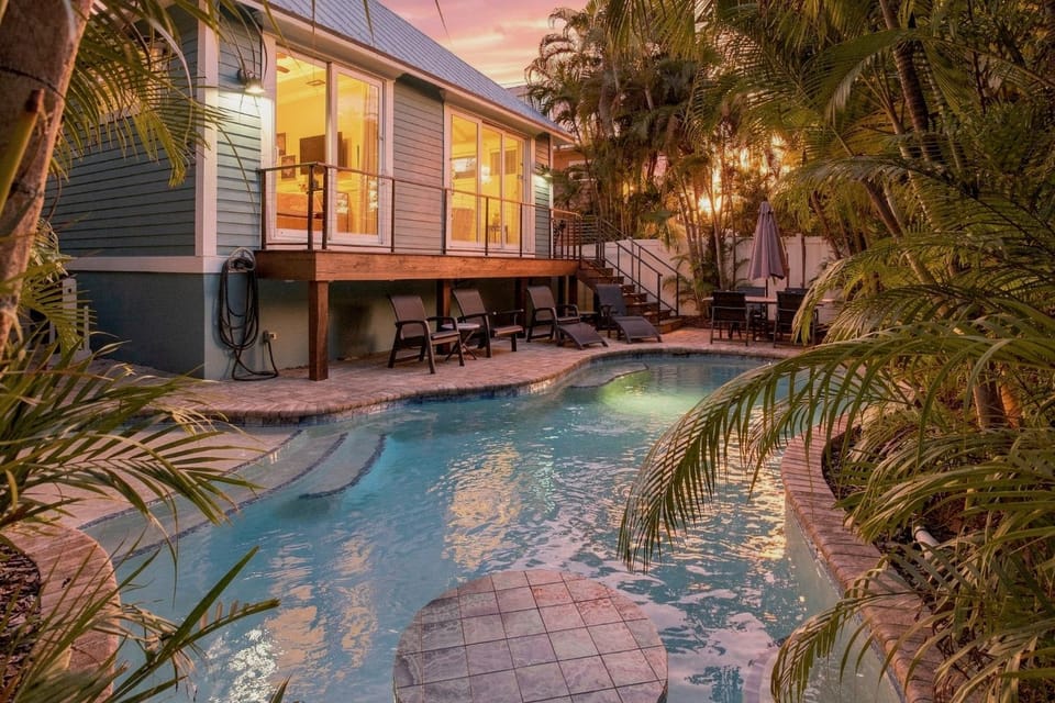 Property building, Patio, Garden, Balcony/Terrace, Swimming pool, Sunset