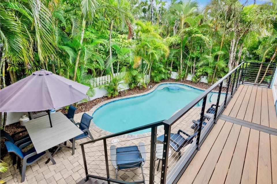 Patio, Day, Natural landscape, Garden, Balcony/Terrace, Swimming pool