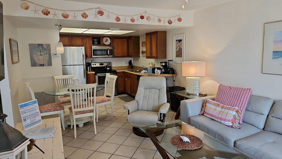 Seabreeze D Apartment in Holmes Beach