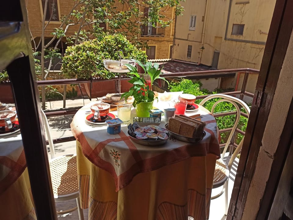 Property building, Balcony/Terrace, Breakfast