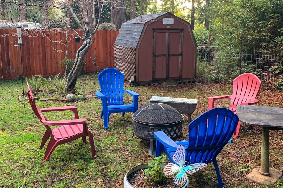 Magical Redwood Getaway-Outdoor Tub & Dog-Friendly House in Mendocino County