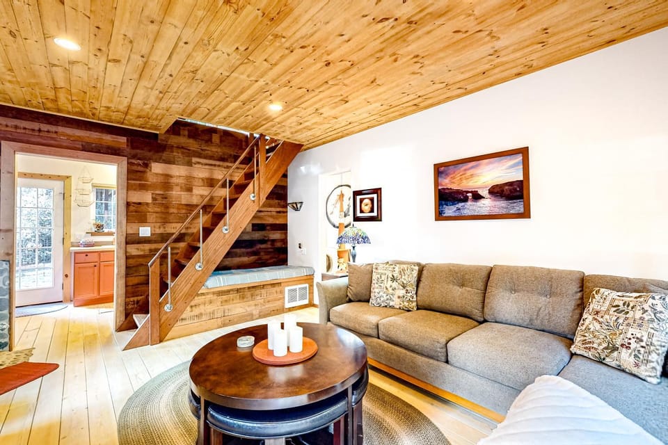 Magical Redwood Getaway-Outdoor Tub & Dog-Friendly House in Mendocino County